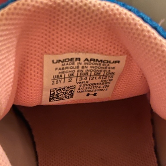 Under Armour kids shoes size 2.5 USA see pictures worn some reusable yes!! - Picture 3 of 6